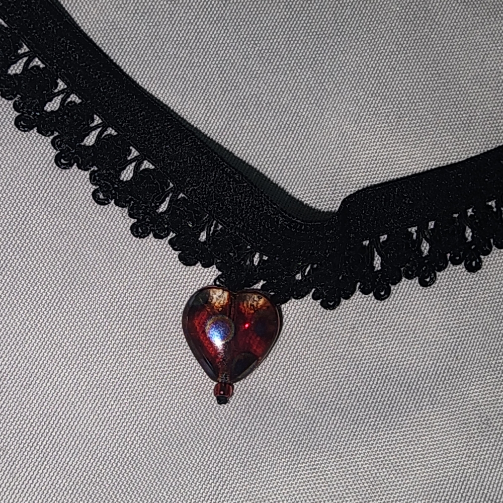 Elegant Black Choker Necklace with Heart Pendant - Picture 6 of 7